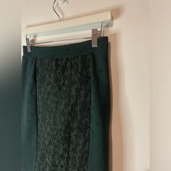 ANTHRO + MOULINETTE SOEURS Dark Green Floral Textured Pencil Skirt Size 2 - Picture 3 of 7